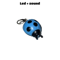 LED-es kulcstartó hanggal kék katica